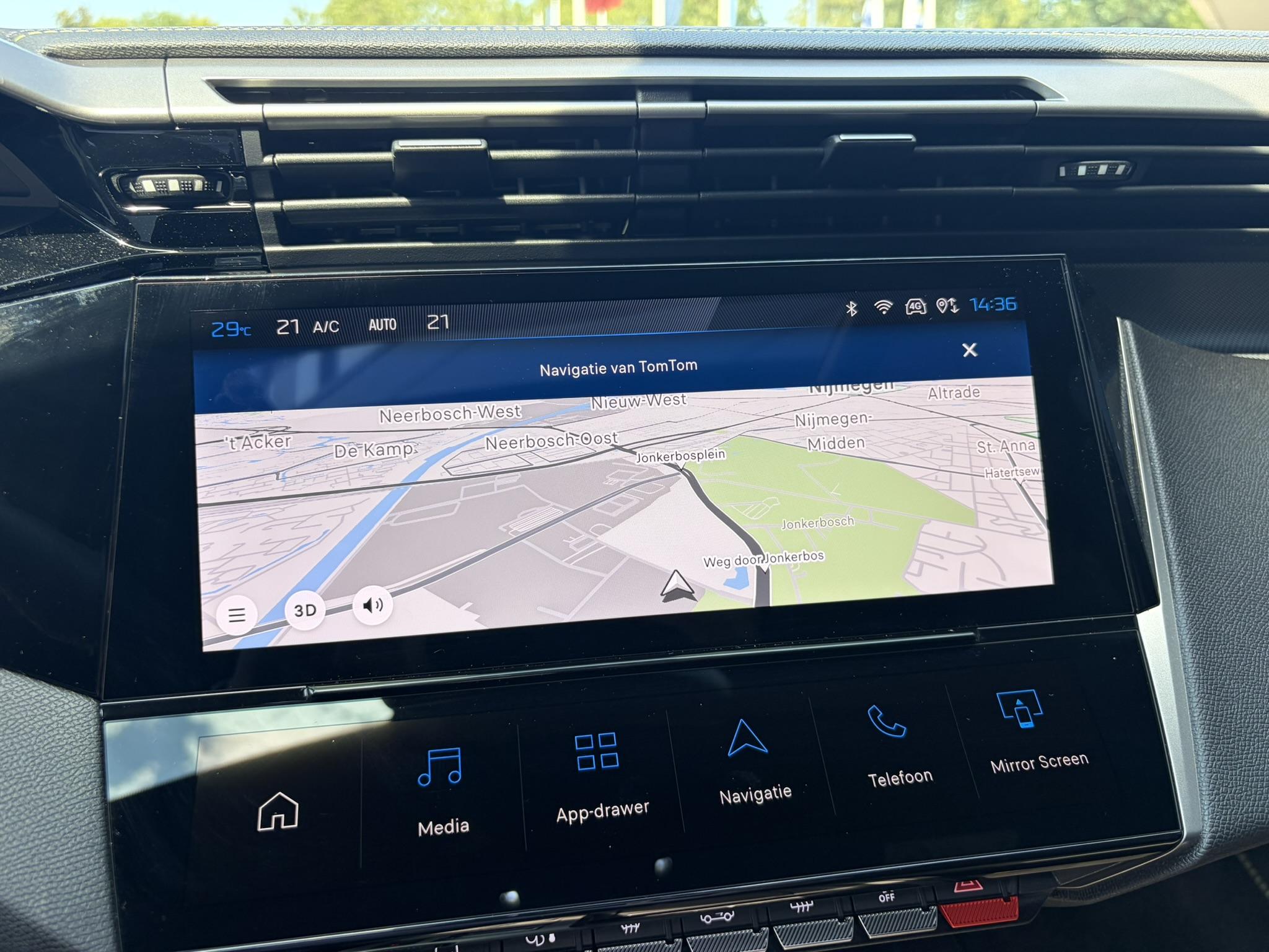 Foto van Peugeot E-308
