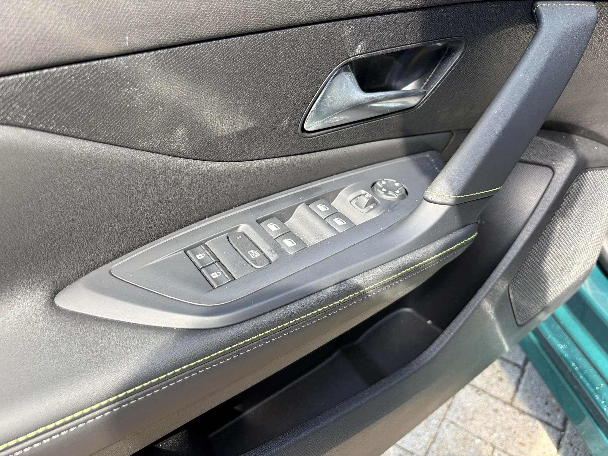 Foto van Peugeot E-308