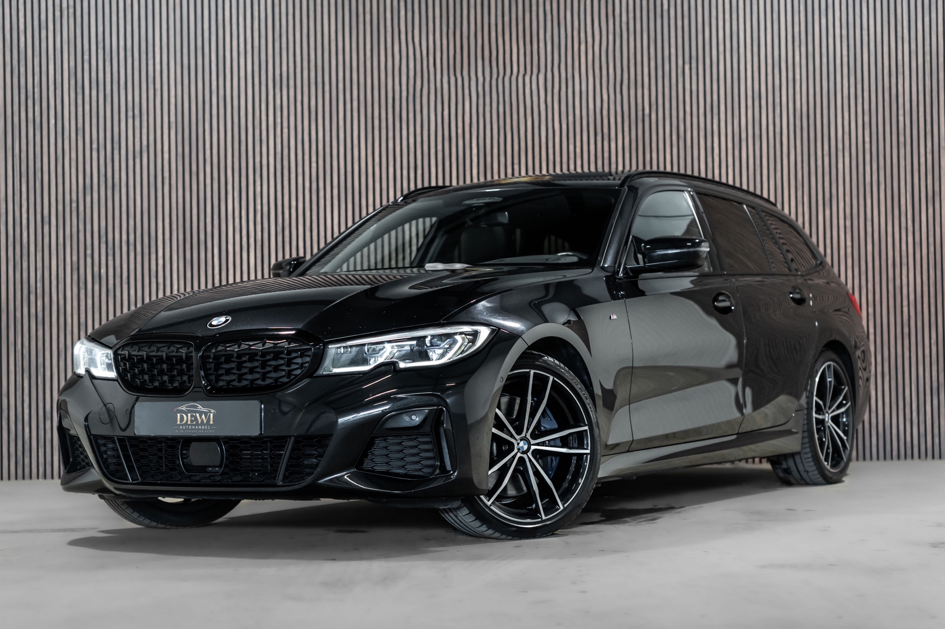 BMW 3-serie Touring M340d xDrive High Executive Pano Leder Camera 2020 - voorkant
