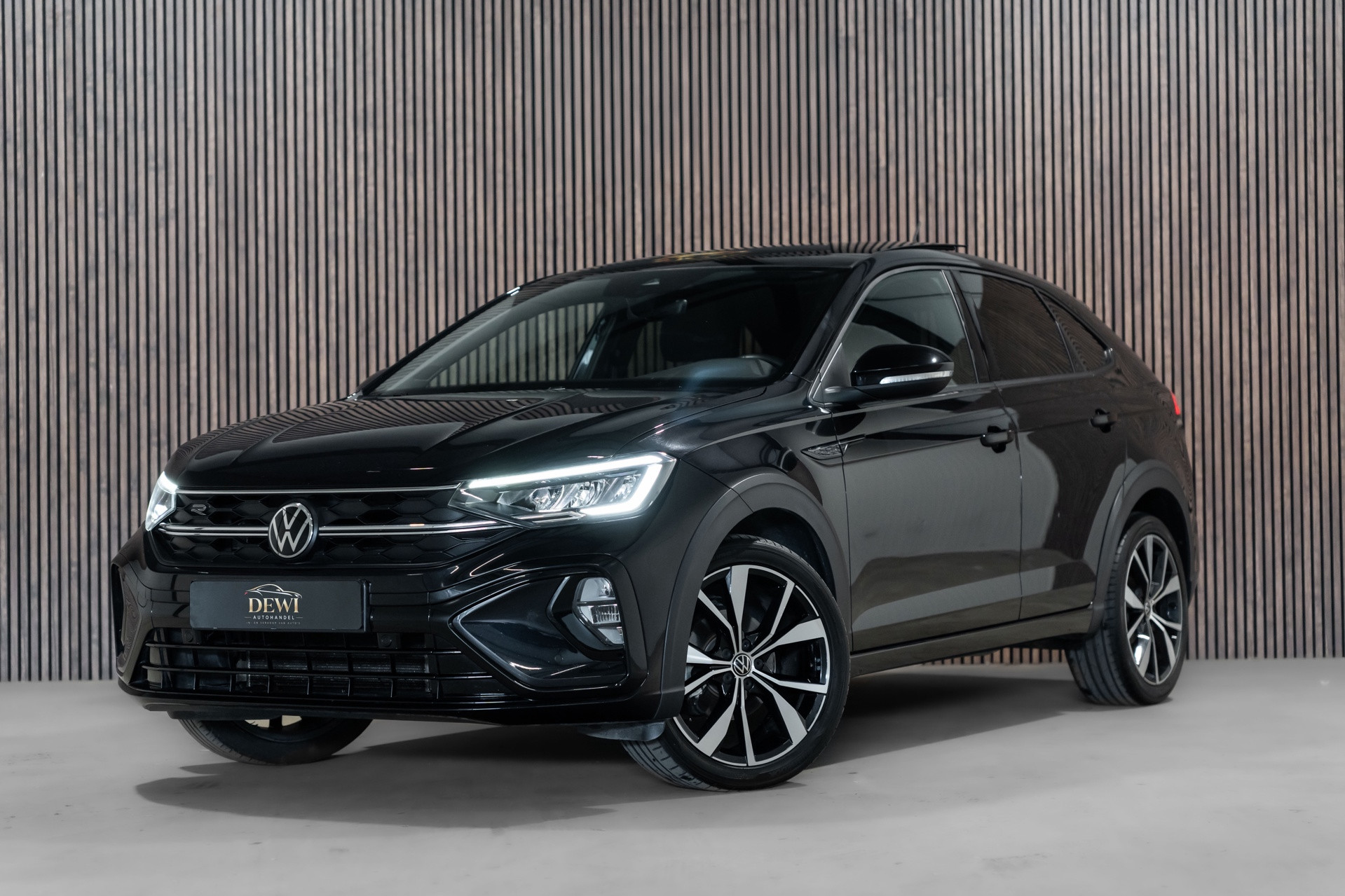 Volkswagen Taigo 1.5 TSI R-Line DSG PANO LED Keyless 2023 - voorkant