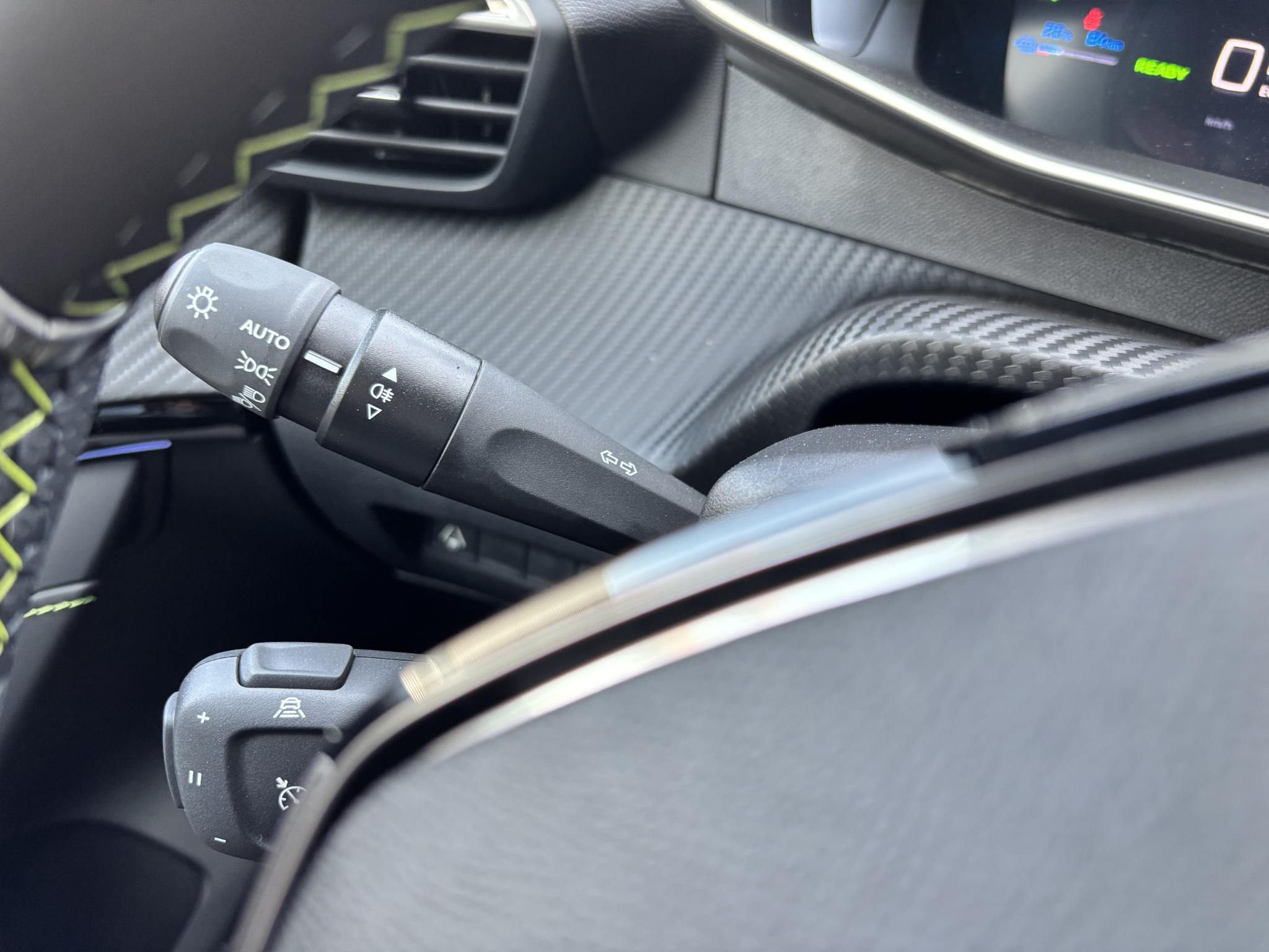 Foto van Peugeot E-208