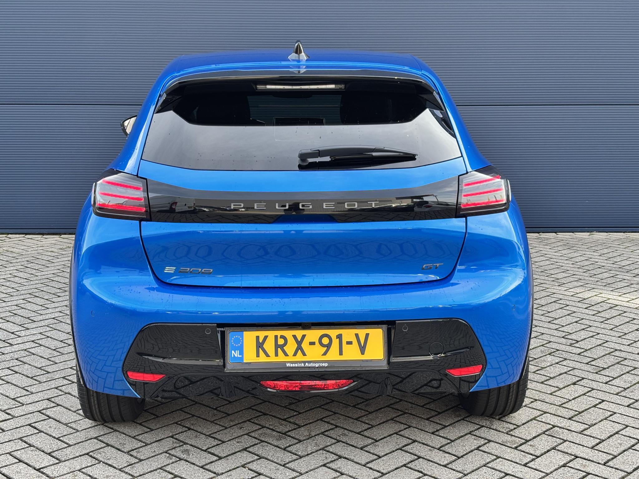 Foto van Peugeot E-208