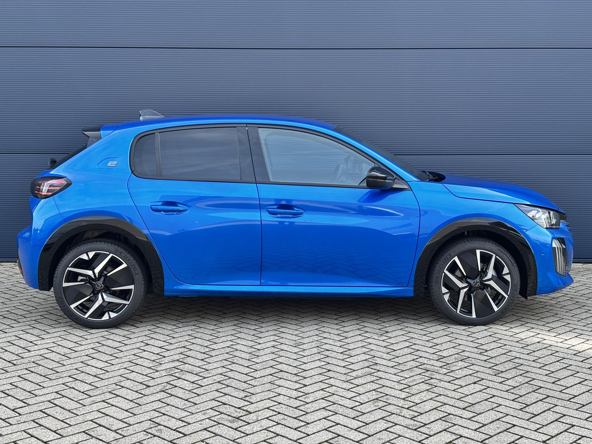 Foto van Peugeot E-208