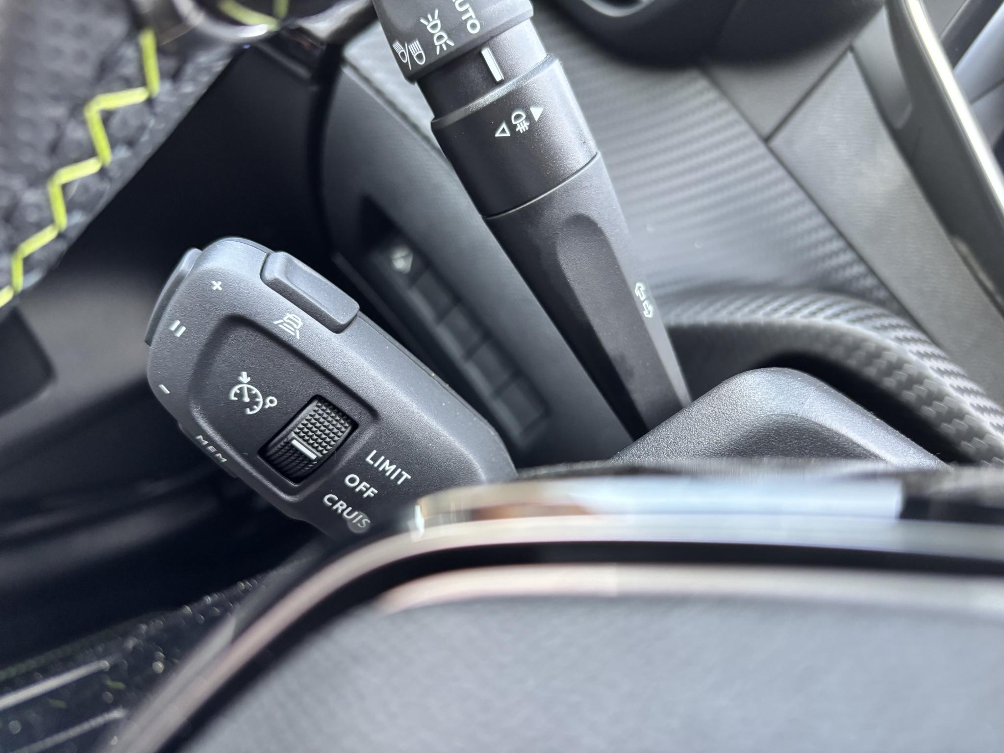 Foto van Peugeot E-208
