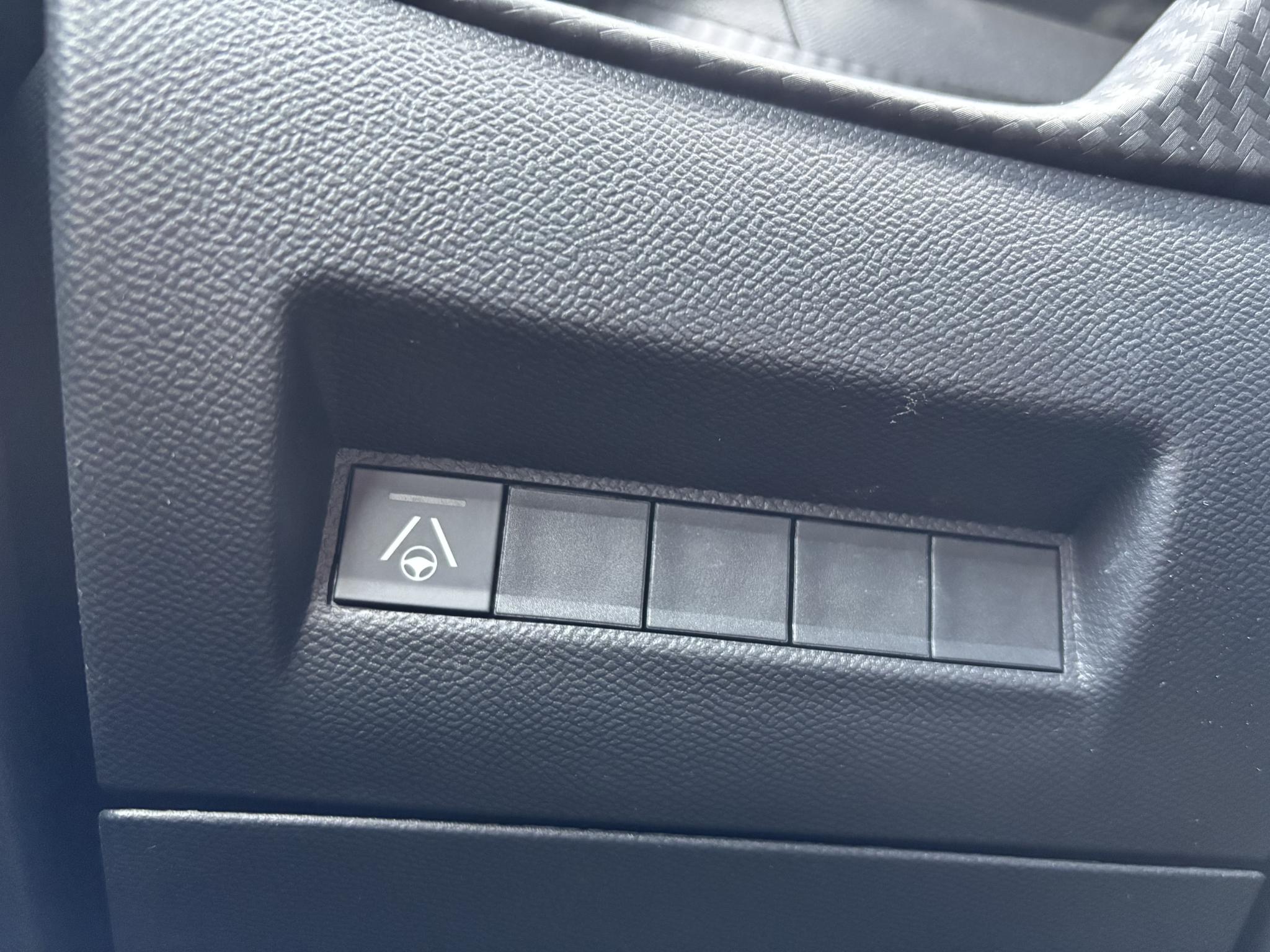 Foto van Peugeot E-208