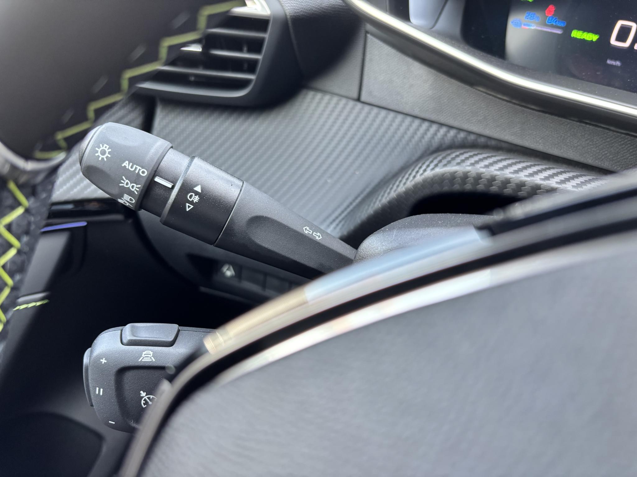 Foto van Peugeot E-208
