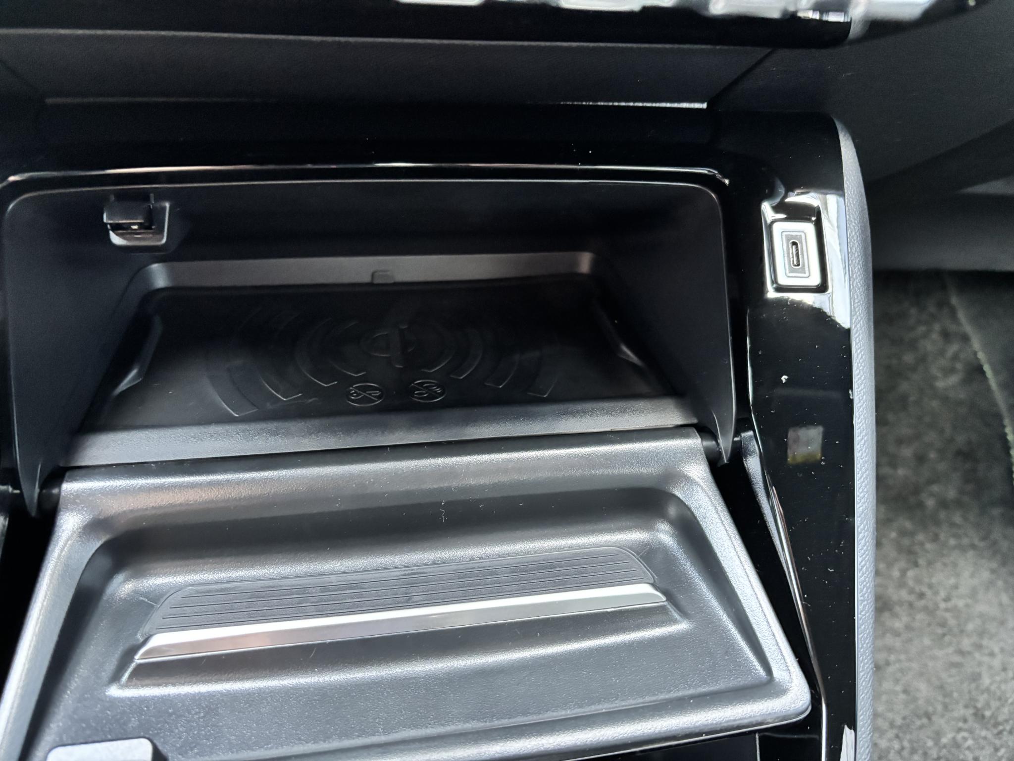 Foto van Peugeot E-208