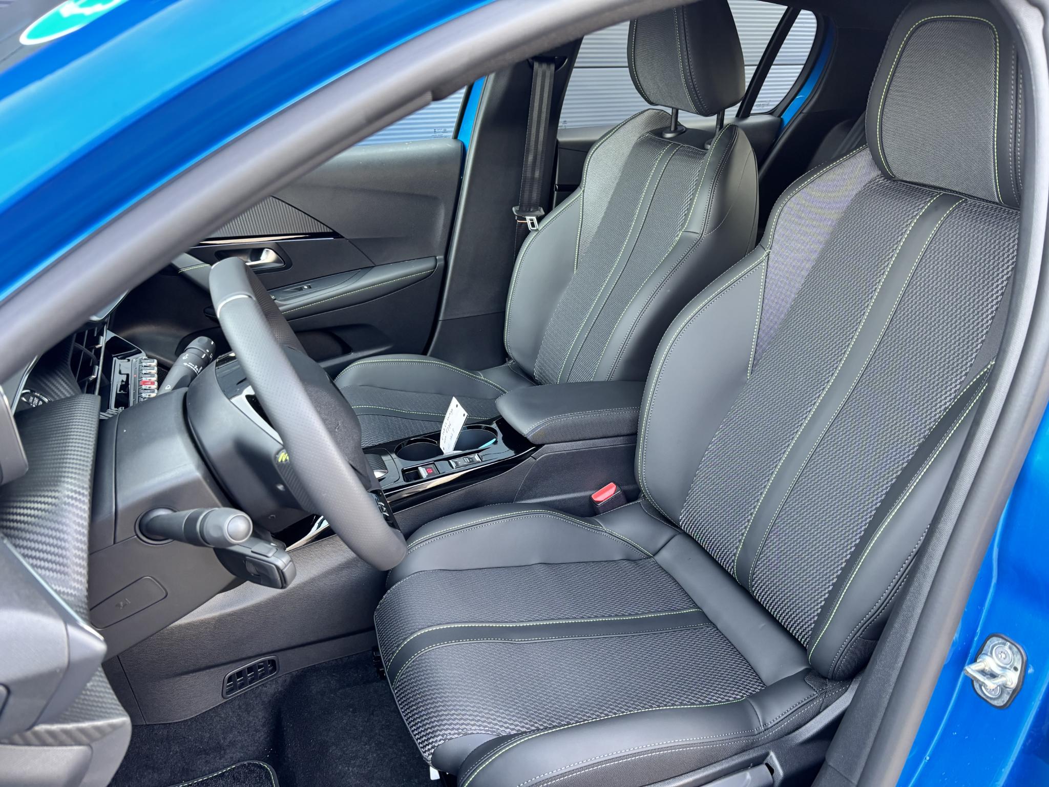 Foto van Peugeot E-208