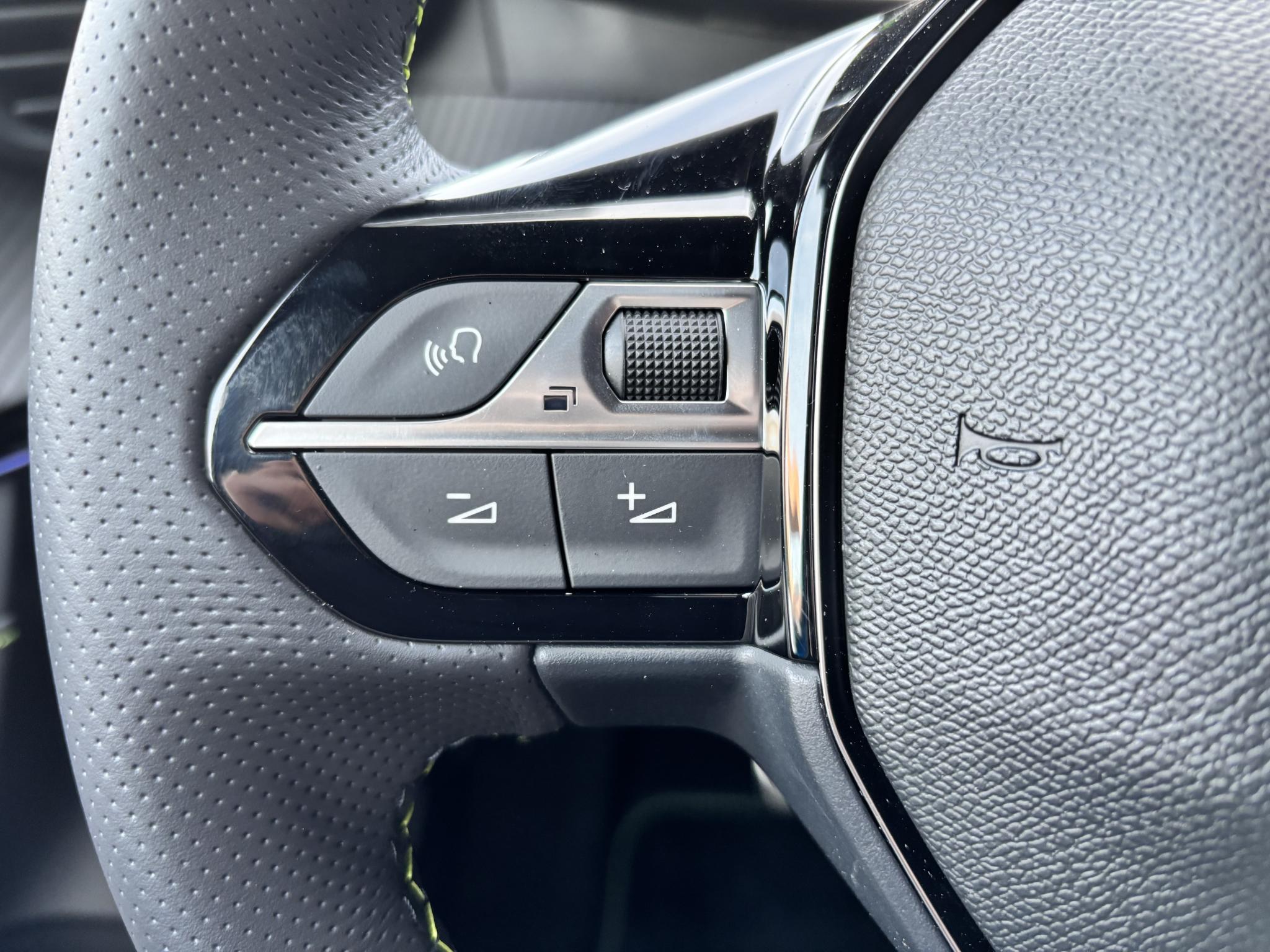 Foto van Peugeot E-208