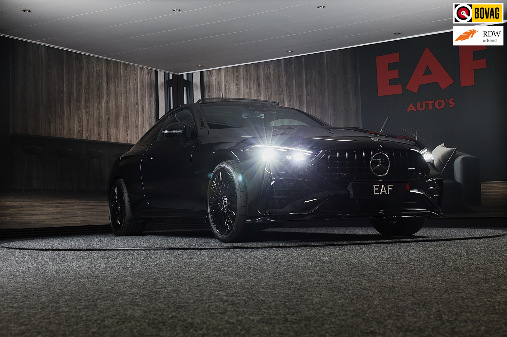 Mercedes-Benz Cle Coupé 300 e AMG 53 Look / Head Up / Burmester / 360 Camera / Acc / Elek Stoelen / Memory / Open Pano / 20 Inch 2025 - voorkant