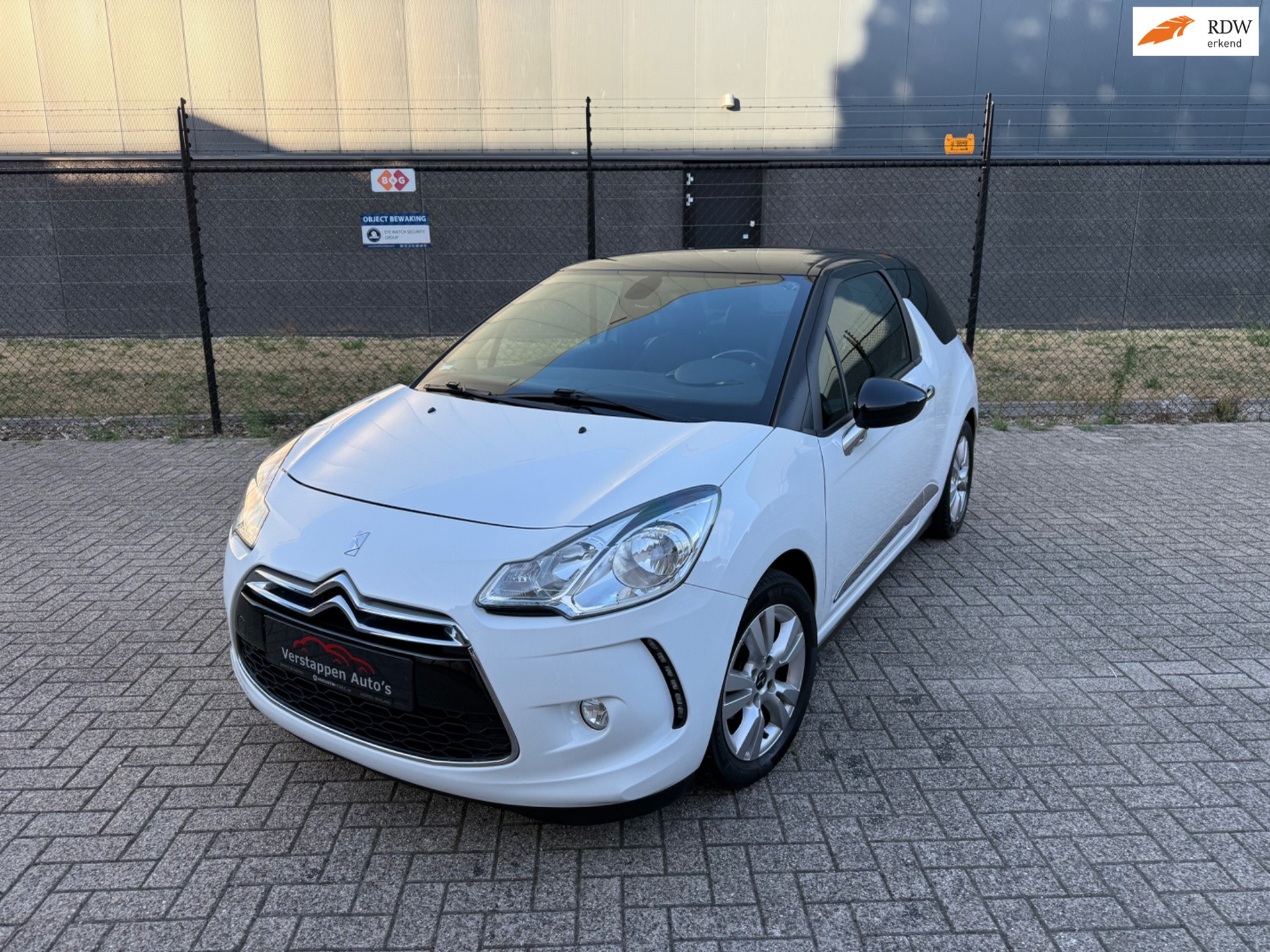DS 3 1.2 PureTech So Chic *Airco Ecc-PDC-Cruise Control* 2015 - voorkant