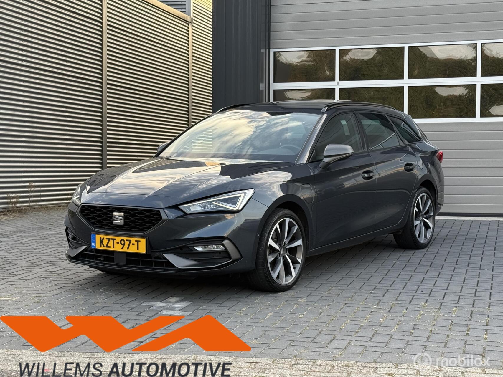 Seat Leon Sportstourer 1.4 TSI eHybrid PHEV FR Business Intense 2021 - voorkant