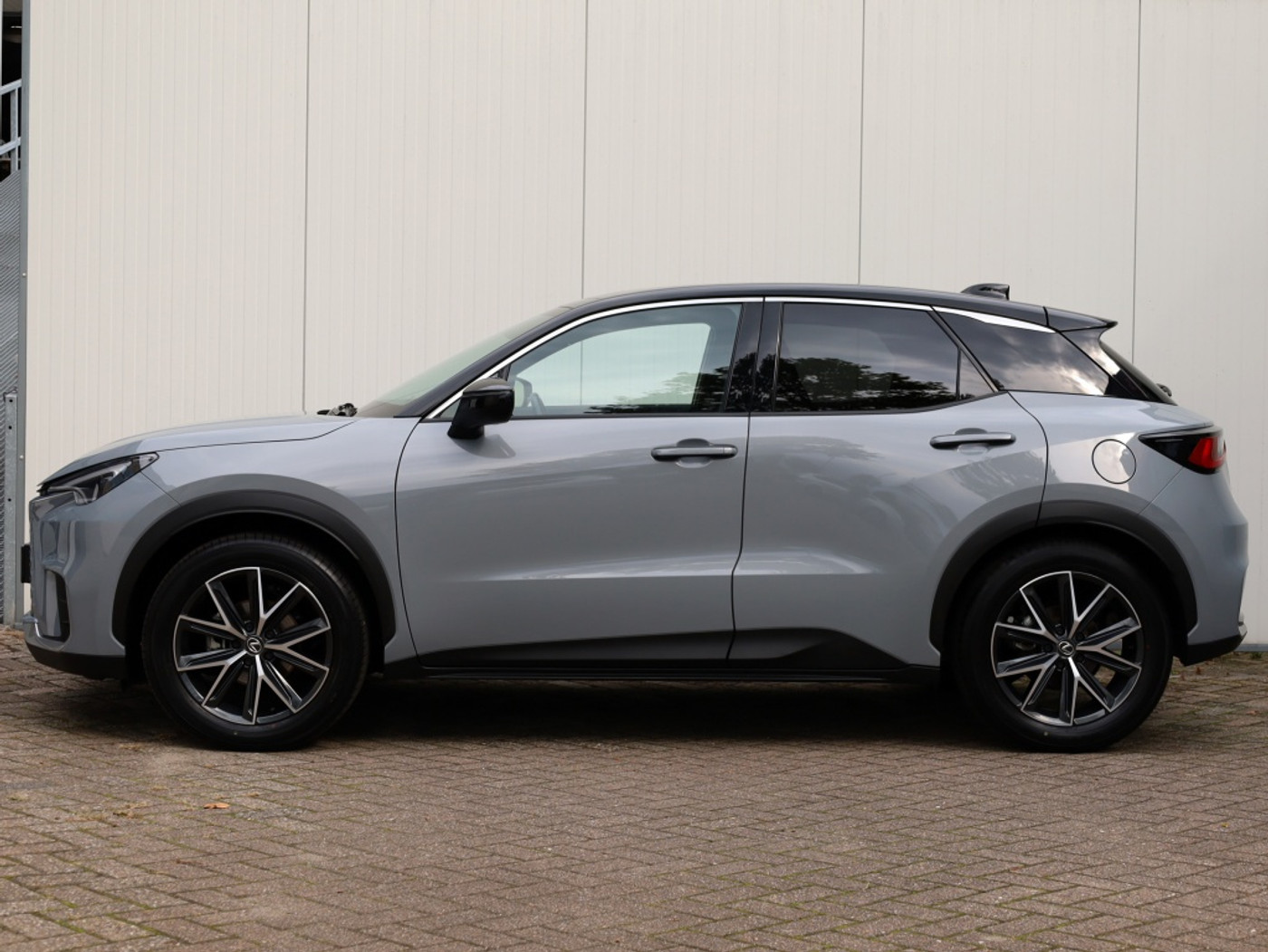 Foto van Lexus LBX