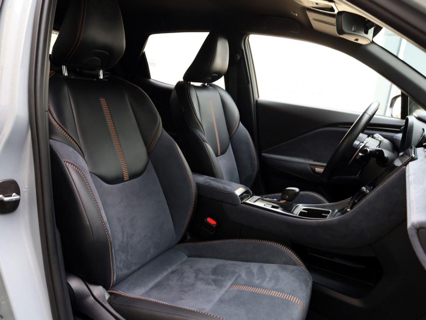 Foto van Lexus LBX