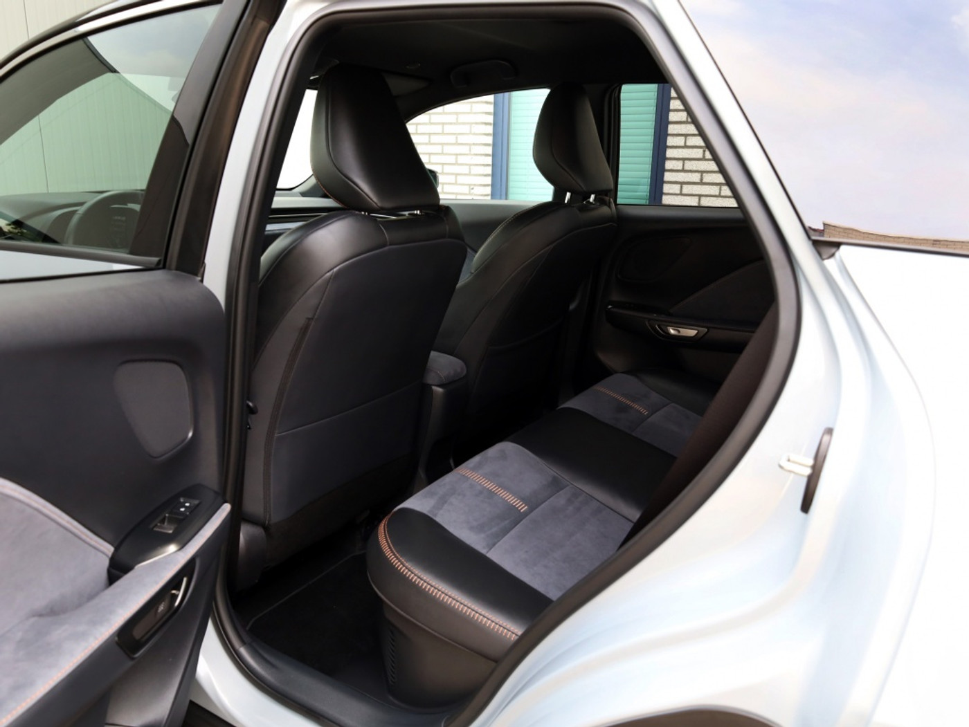 Foto van Lexus LBX
