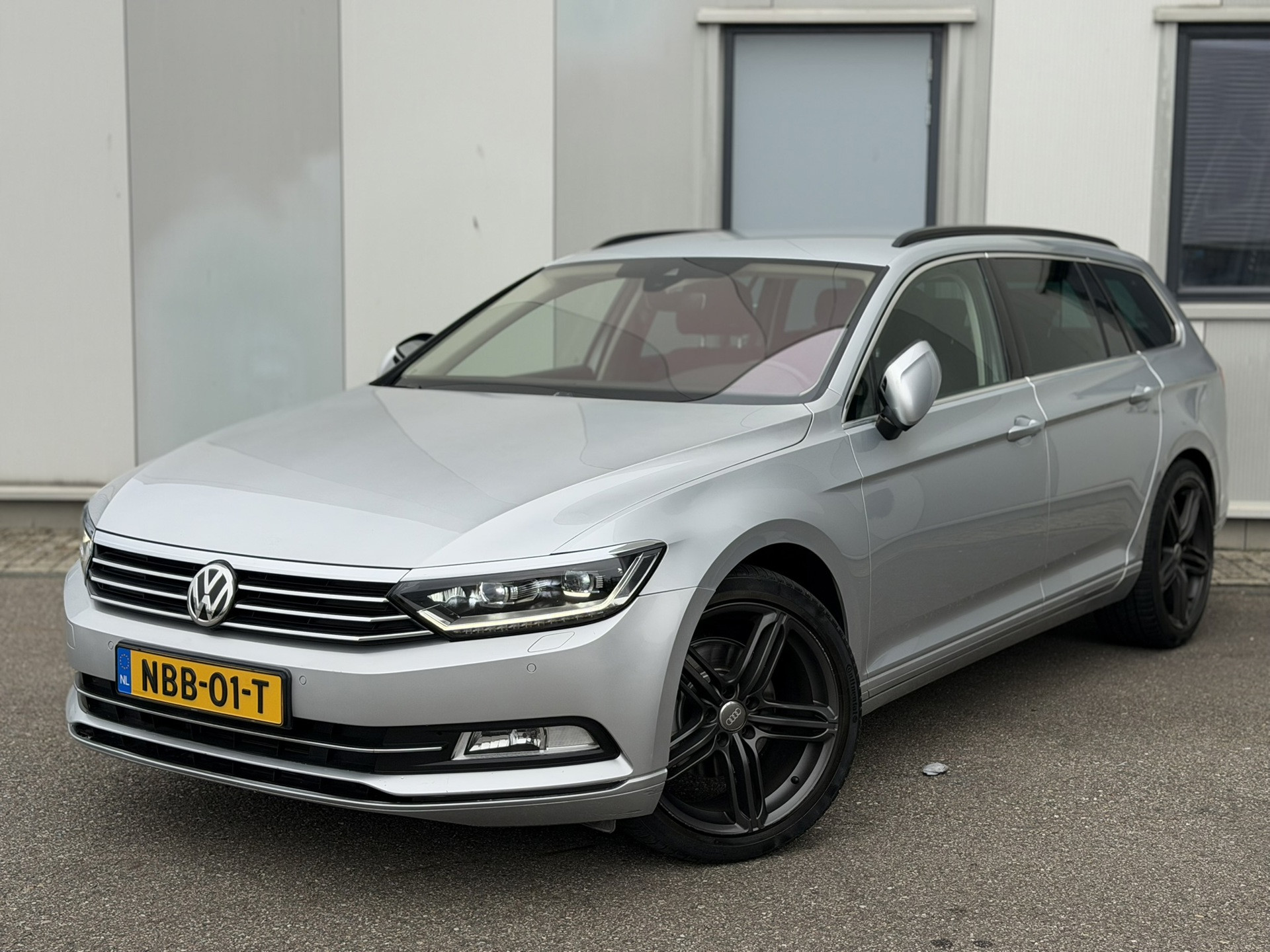 Volkswagen Passat Variant 1.4 TSI ACT DSG 150pk LED Navi 19'' Camera ACC 2015 - voorkant