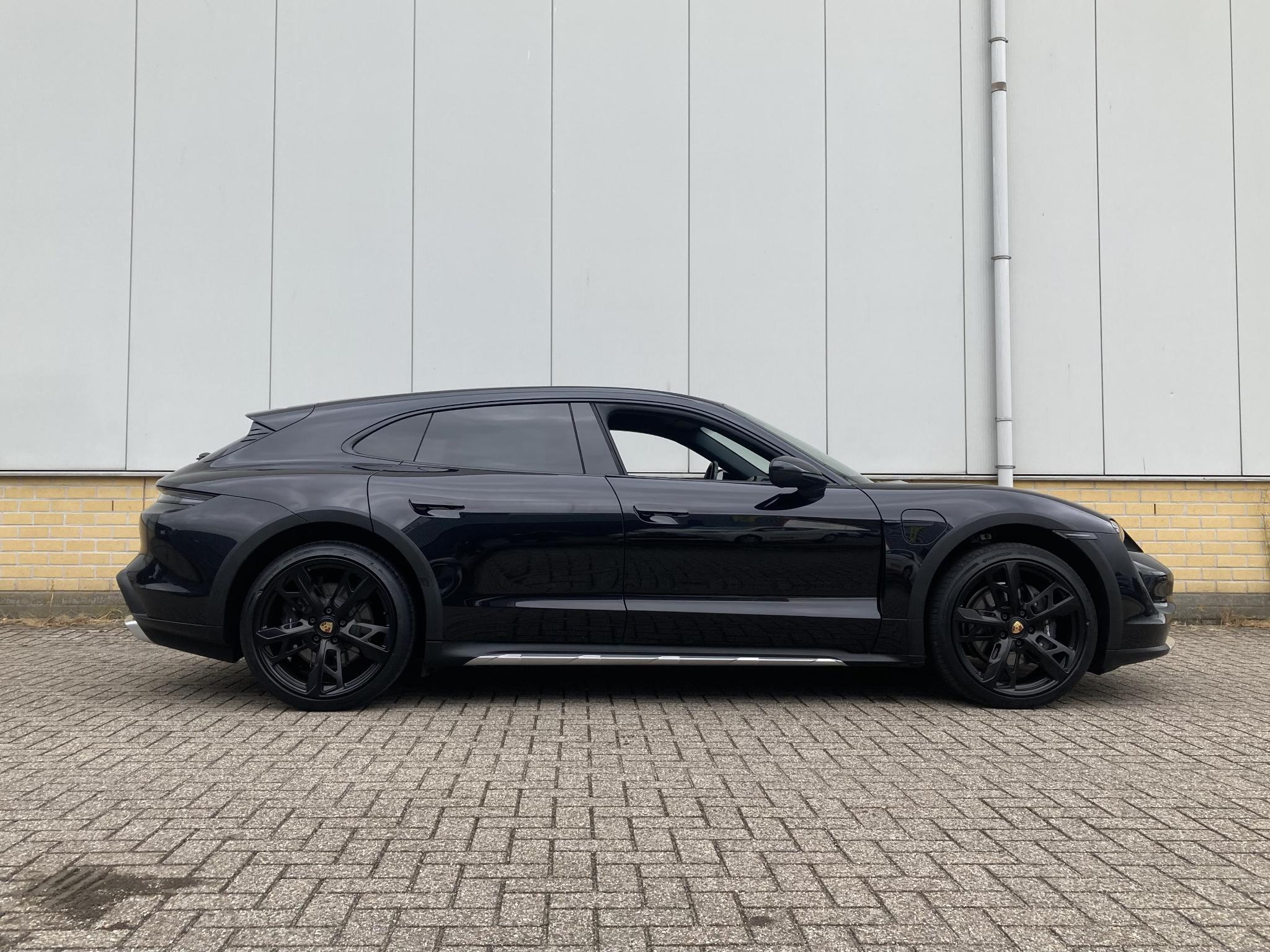 Foto van Porsche Taycan 4