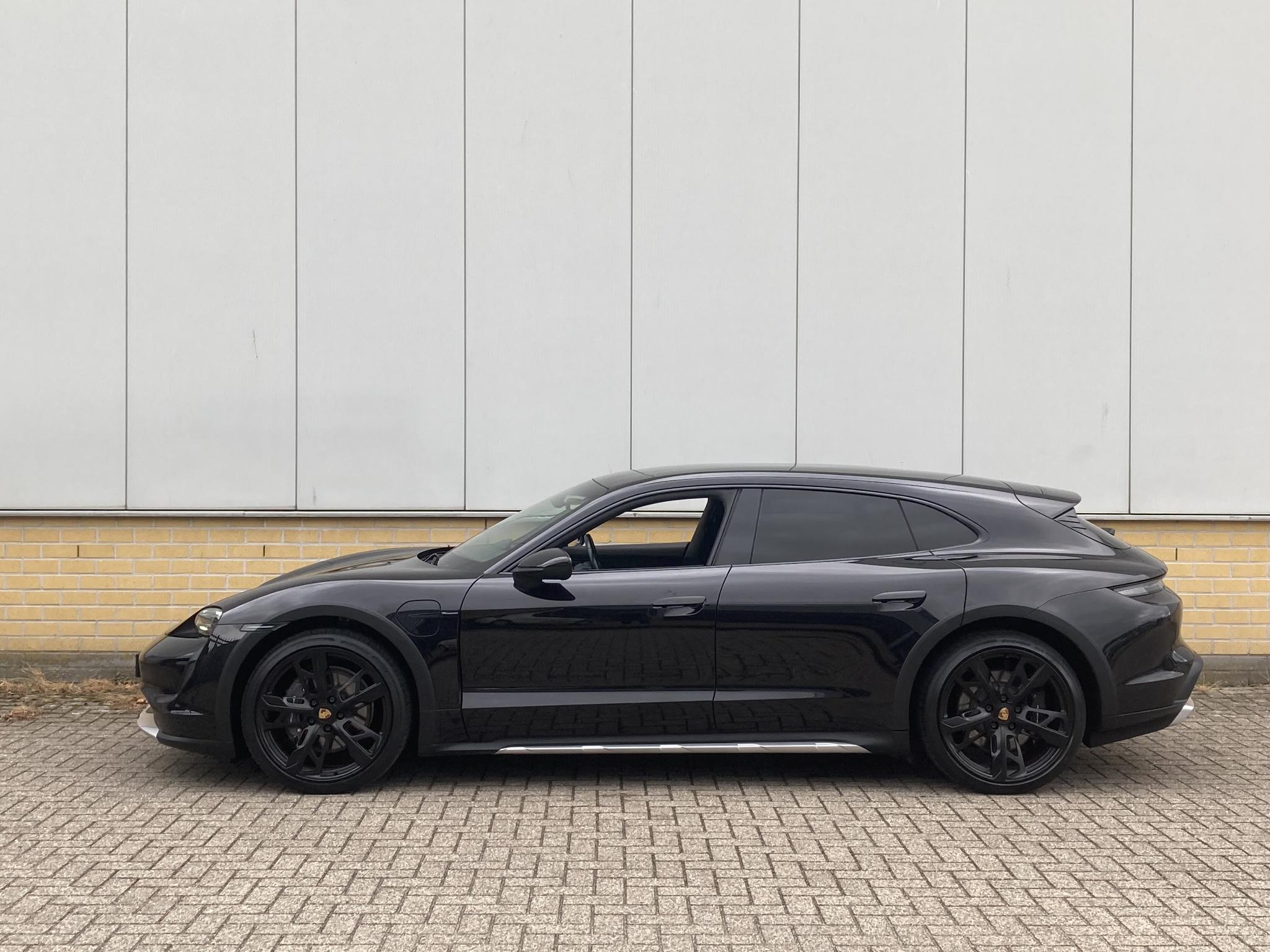 Foto van Porsche Taycan 4