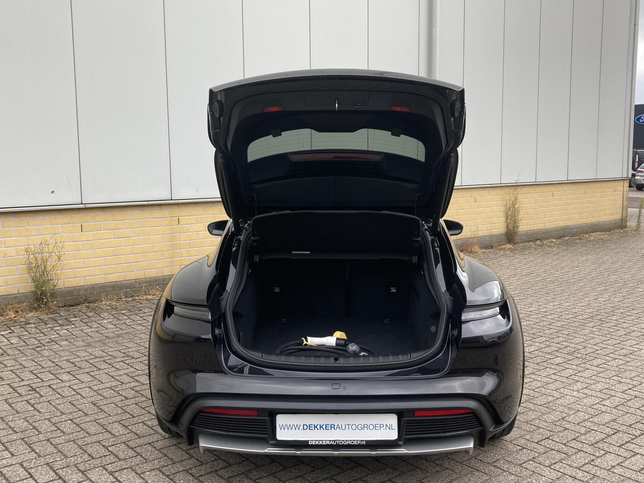 Foto van Porsche Taycan 4