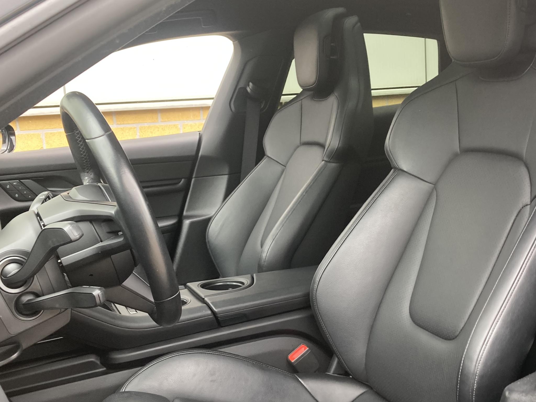 Foto van Porsche Taycan 4