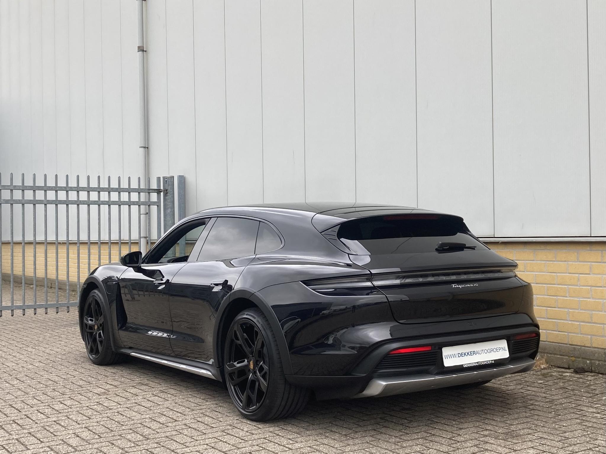 Foto van Porsche Taycan 4