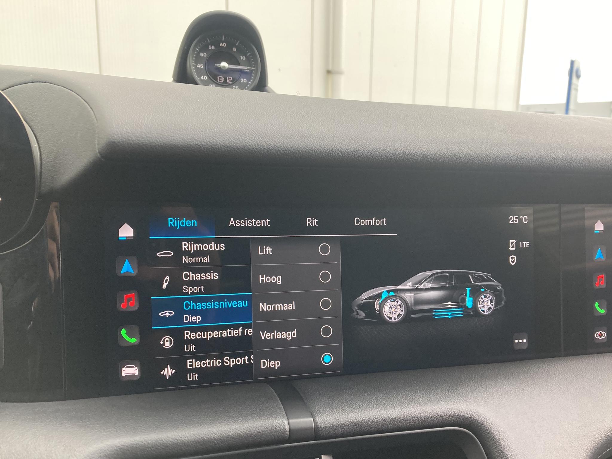 Foto van Porsche Taycan 4