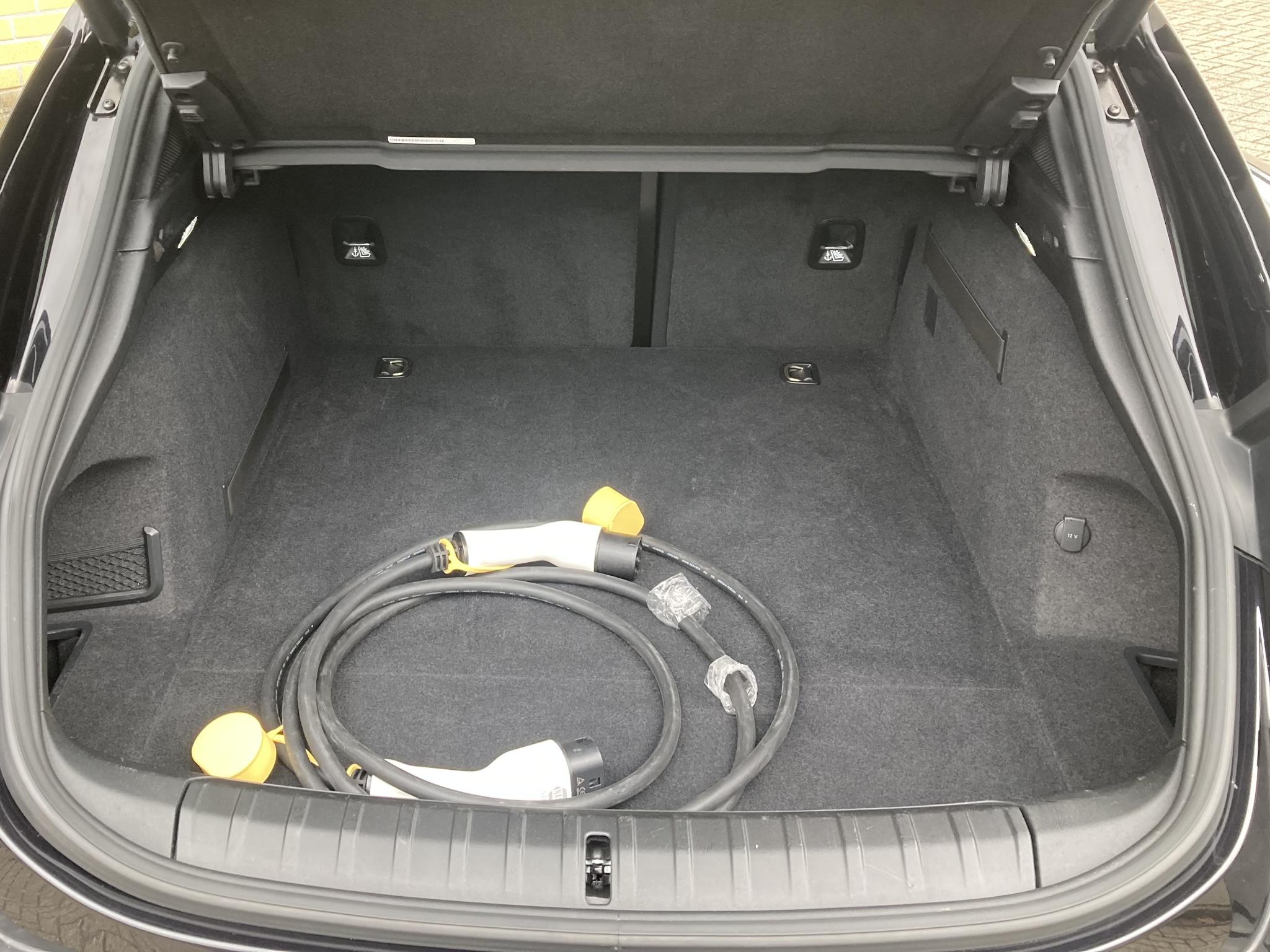 Foto van Porsche Taycan 4