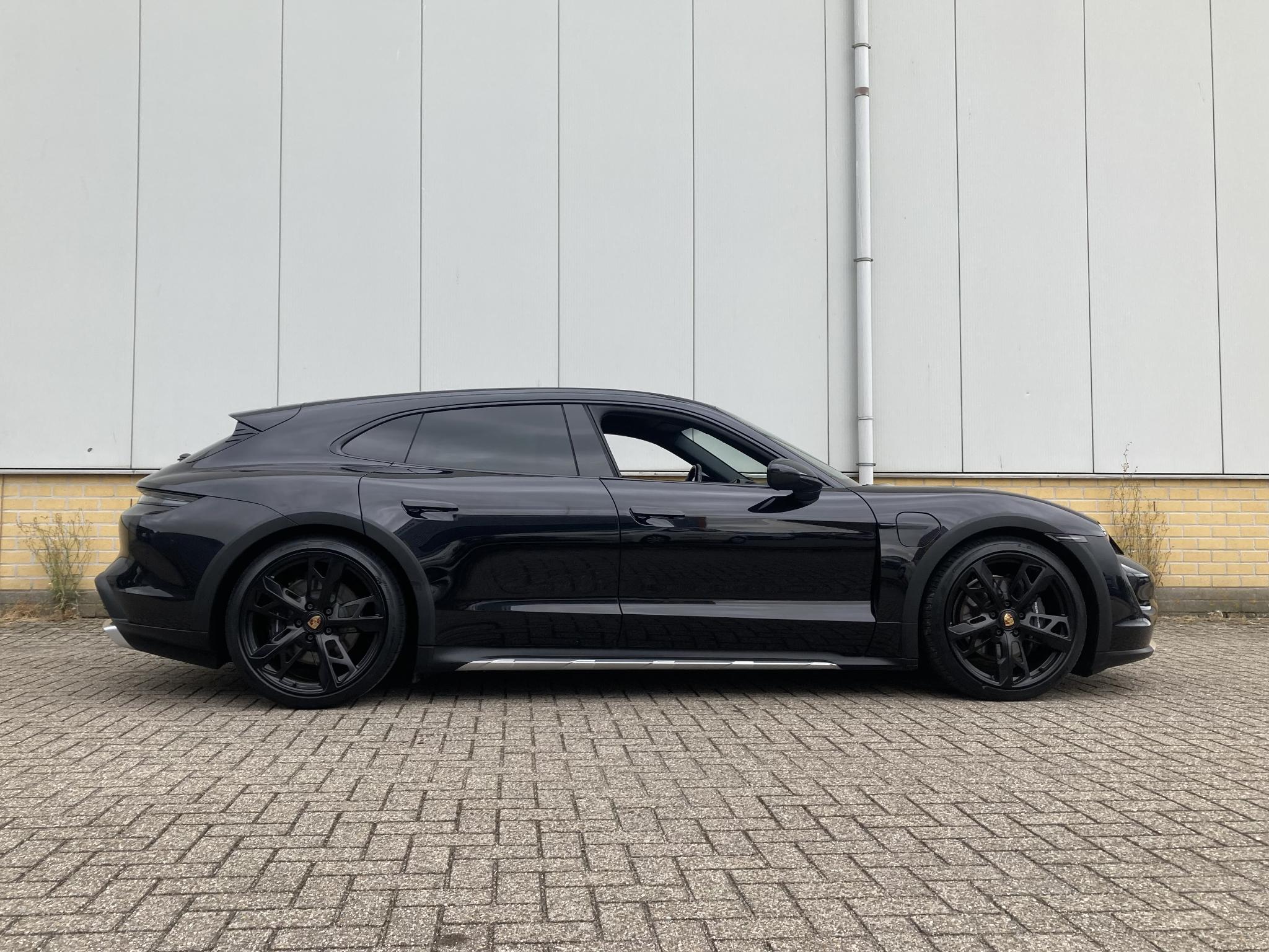 Foto van Porsche Taycan 4