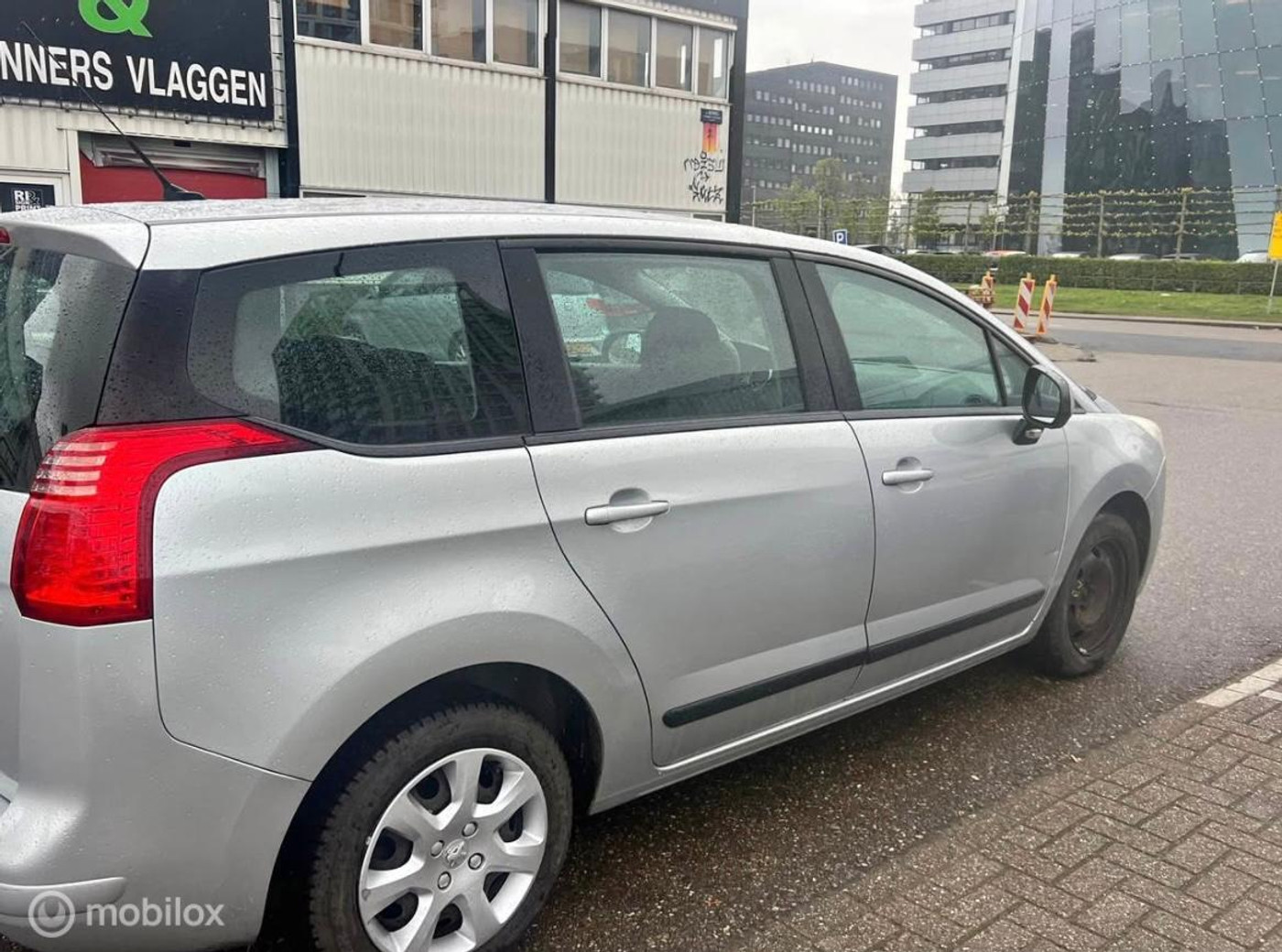 Peugeot 0***** 1.6 VTi Active 7p | Ruimte + flexibiliteit: 2010 - voorkant
