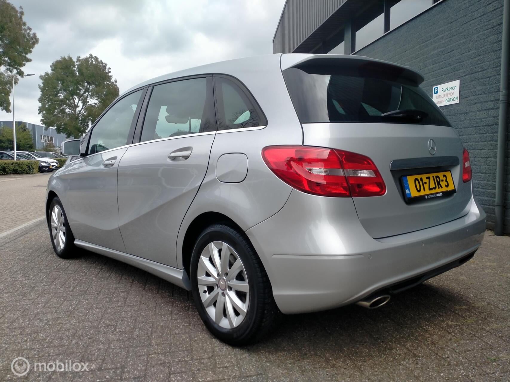 Foto van Mercedes-Benz B 180
