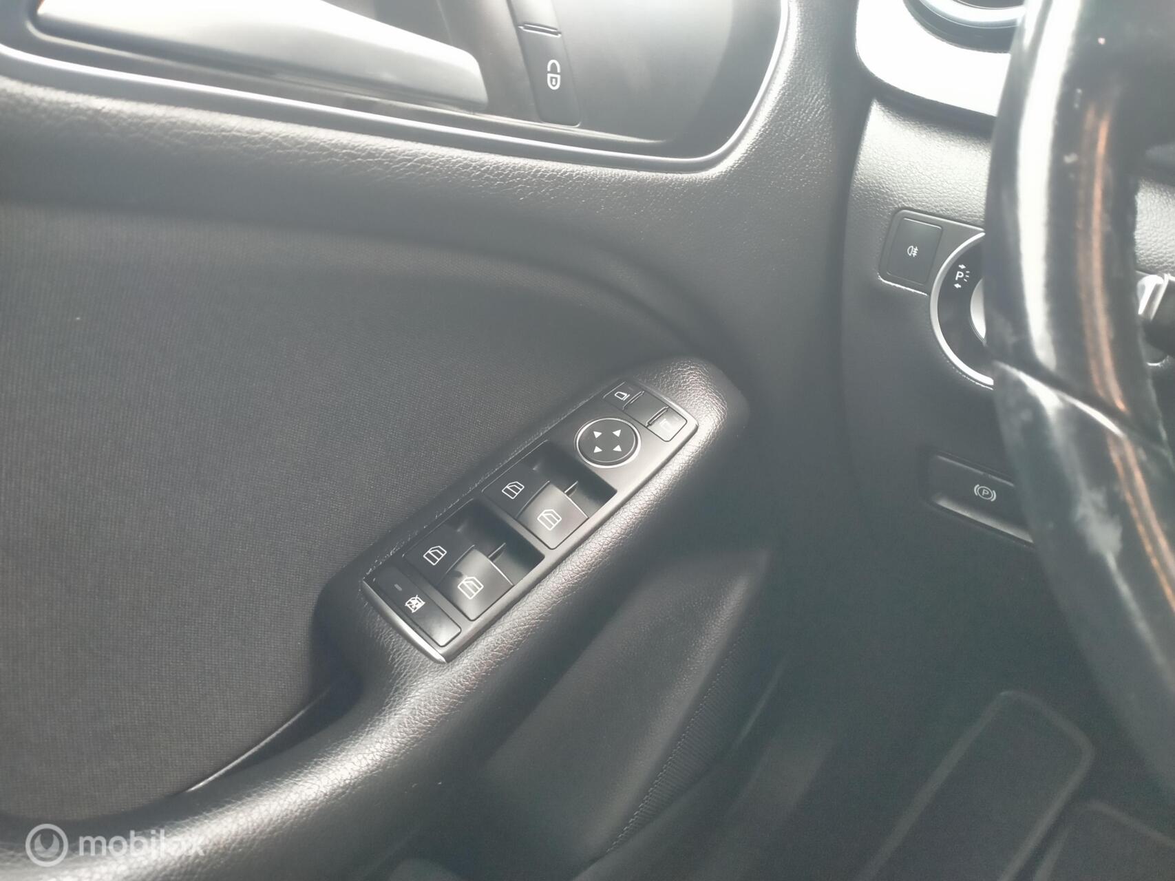 Foto van Mercedes-Benz B 180