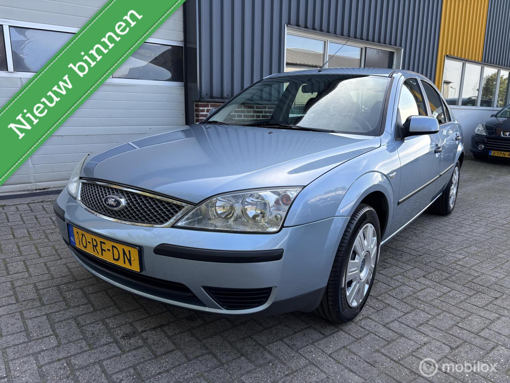 Ford Mondeo 1.8-16V Ambiente NETTE AUTO! 2005 - voorkant