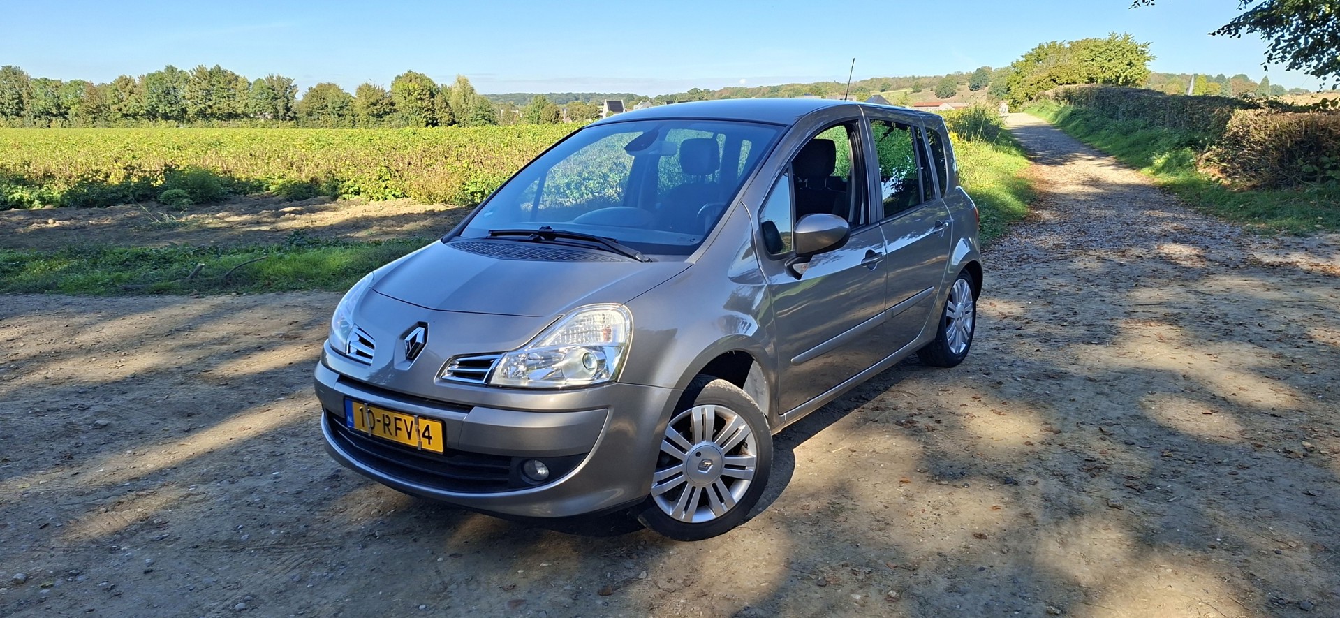 Renault Modus 1.2 TCE Exception, volledig onderhouden - automatische airco - hoge instap 2011 - voorkant