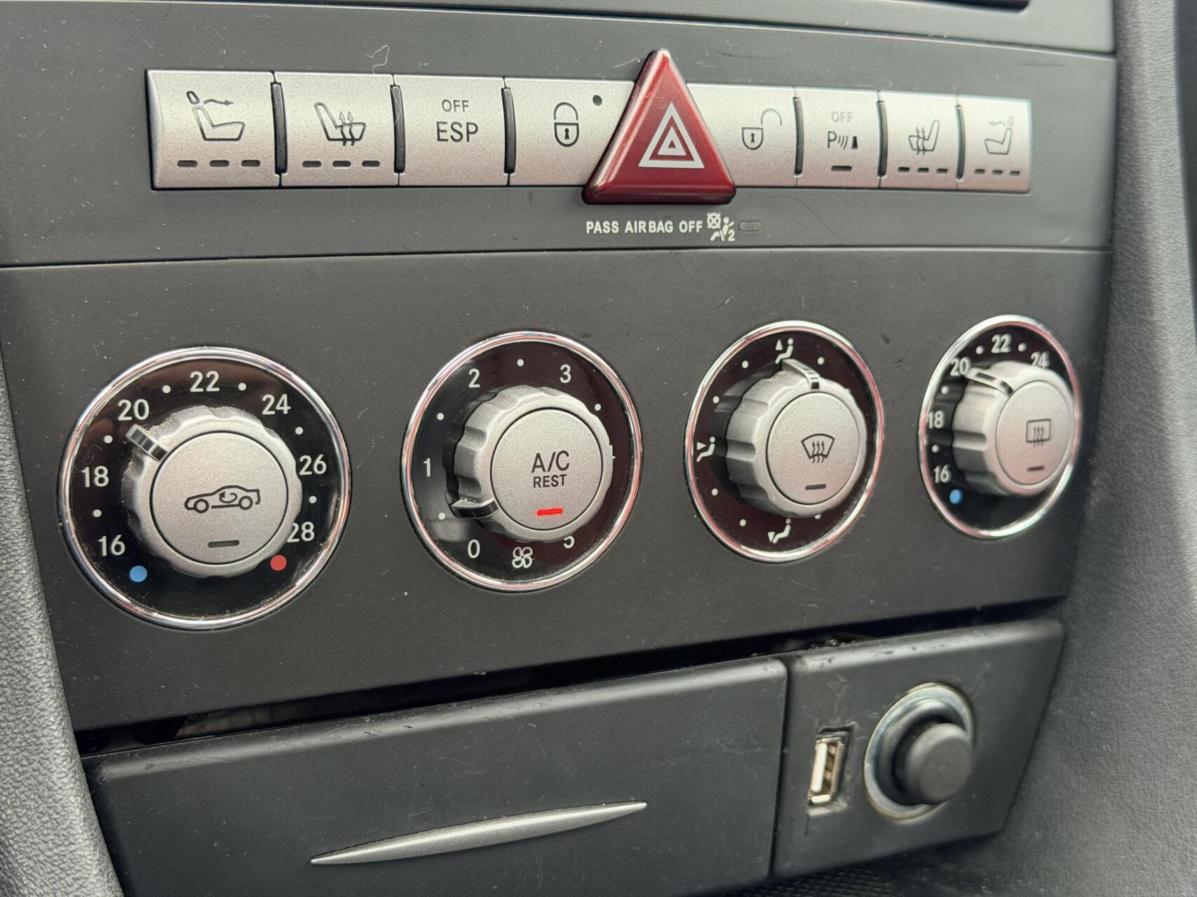 Foto van Mercedes-Benz SLK 200 Kompressor