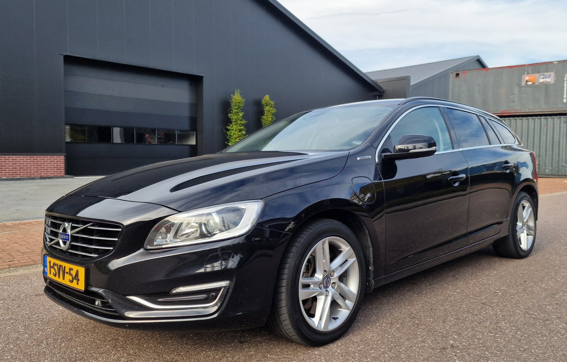Volvo V60 Plug In Hybrid 2.4 D6 AWD Plug-In Hybrid Summum AUT PSENSOR NAVI LEDER CRUISE 2013 - voorkant