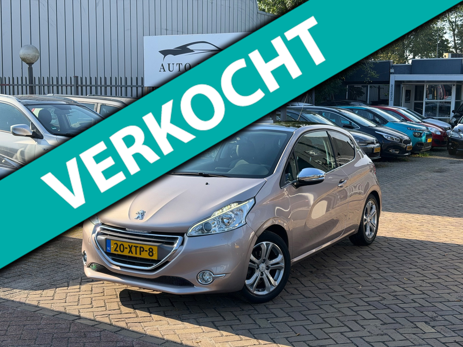 Peugeot 208 1.2 VTi Allure/Airco/Navi/Pano dak/Cruise/Leer/Nap/Nieuw Apk / distributie riem vervangen/3Maanden Garantie 2012 - voorkant
