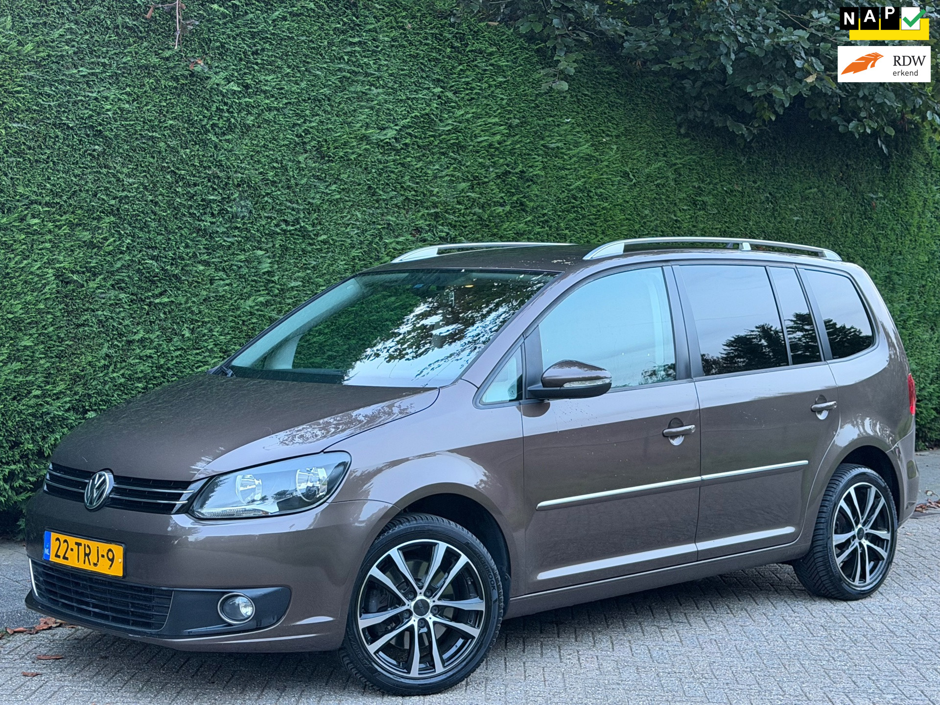 Volkswagen Touran 1.4 TSI Highline RIJDT SUPER!/AUTOMAAT/APK 2012 - voorkant