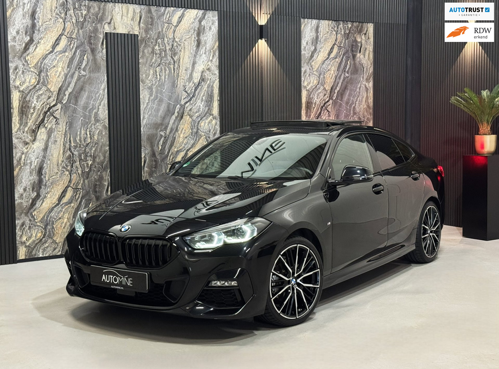 BMW 218i 218i High Ex M-Sport|PANO|SFEER|VIRTUAL|BOMVOL! 2021 - voorkant