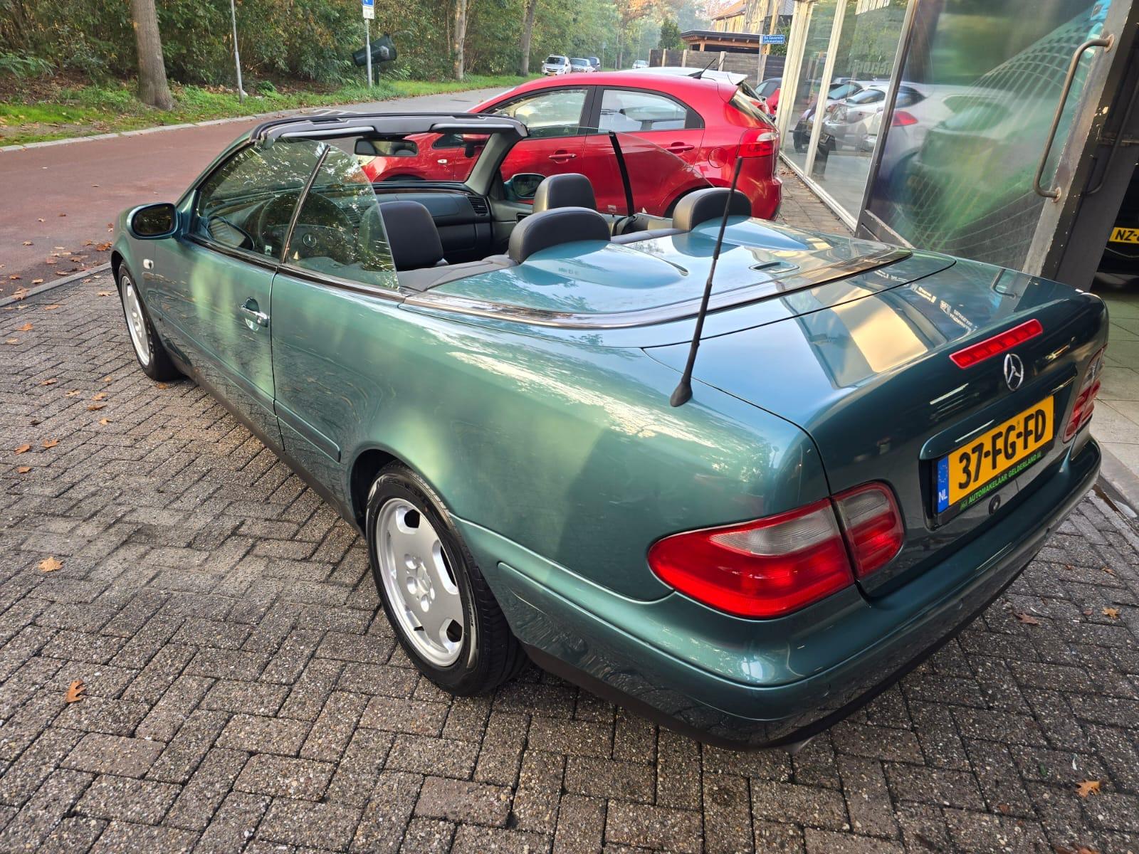 Foto van Mercedes-Benz CLK 230 Kompressor