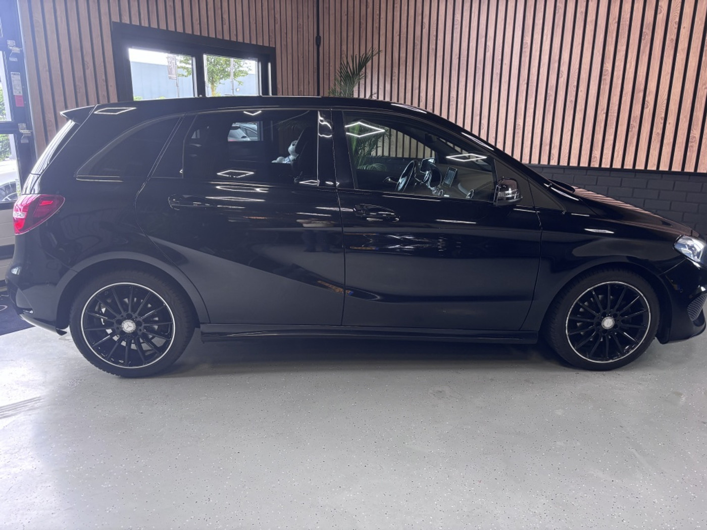 Foto van Mercedes-Benz B 180