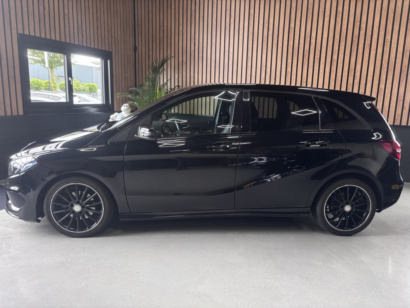 Foto van Mercedes-Benz B 180