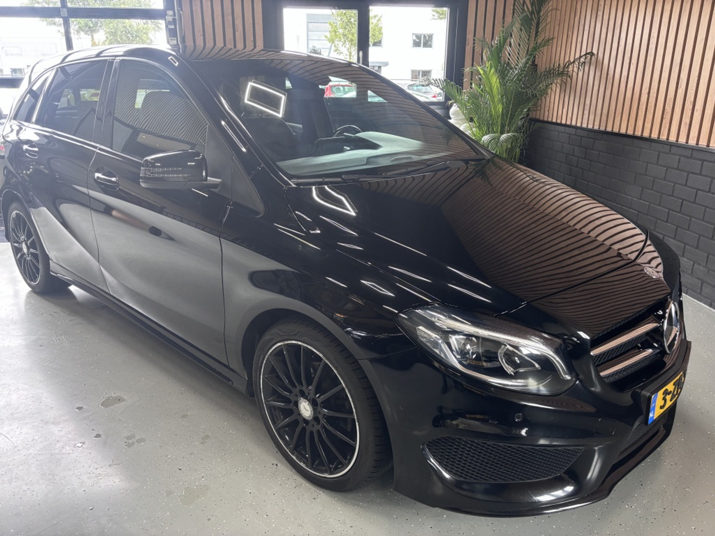 Foto van Mercedes-Benz B 180