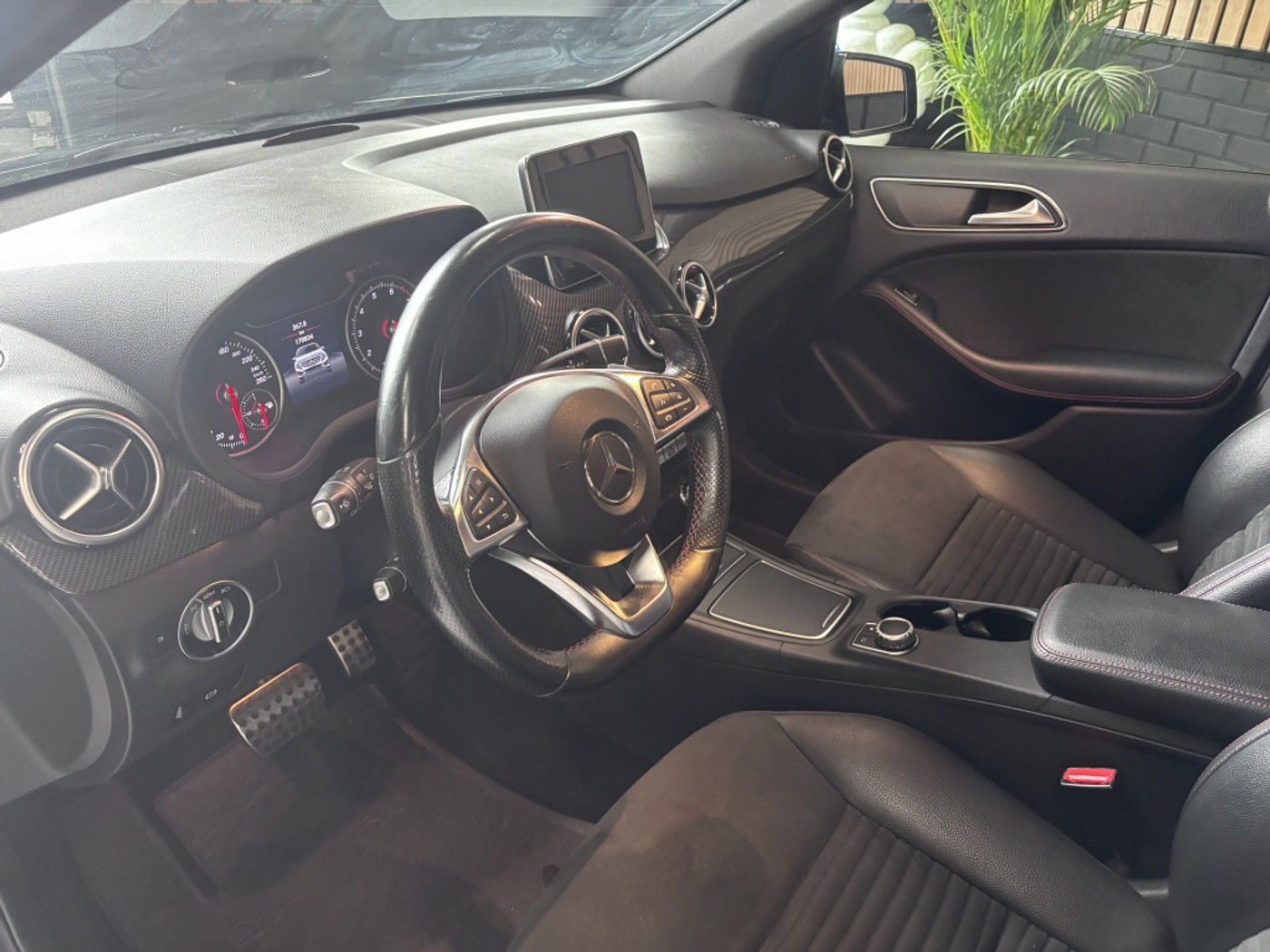 Foto van Mercedes-Benz B 180