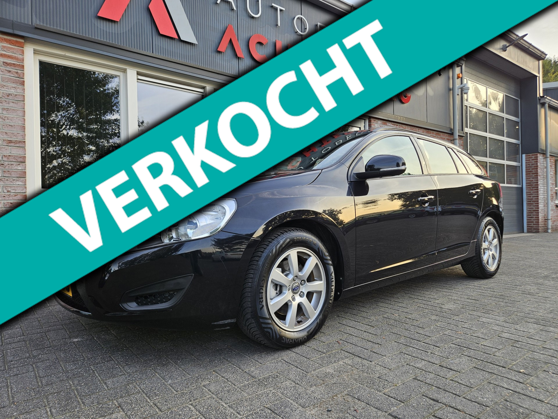Volvo V60 1.6 T3 Kinetic Trekhaak! Airco/Clima! Cruise Control! NAP! Nette Auto! 2011 - voorkant