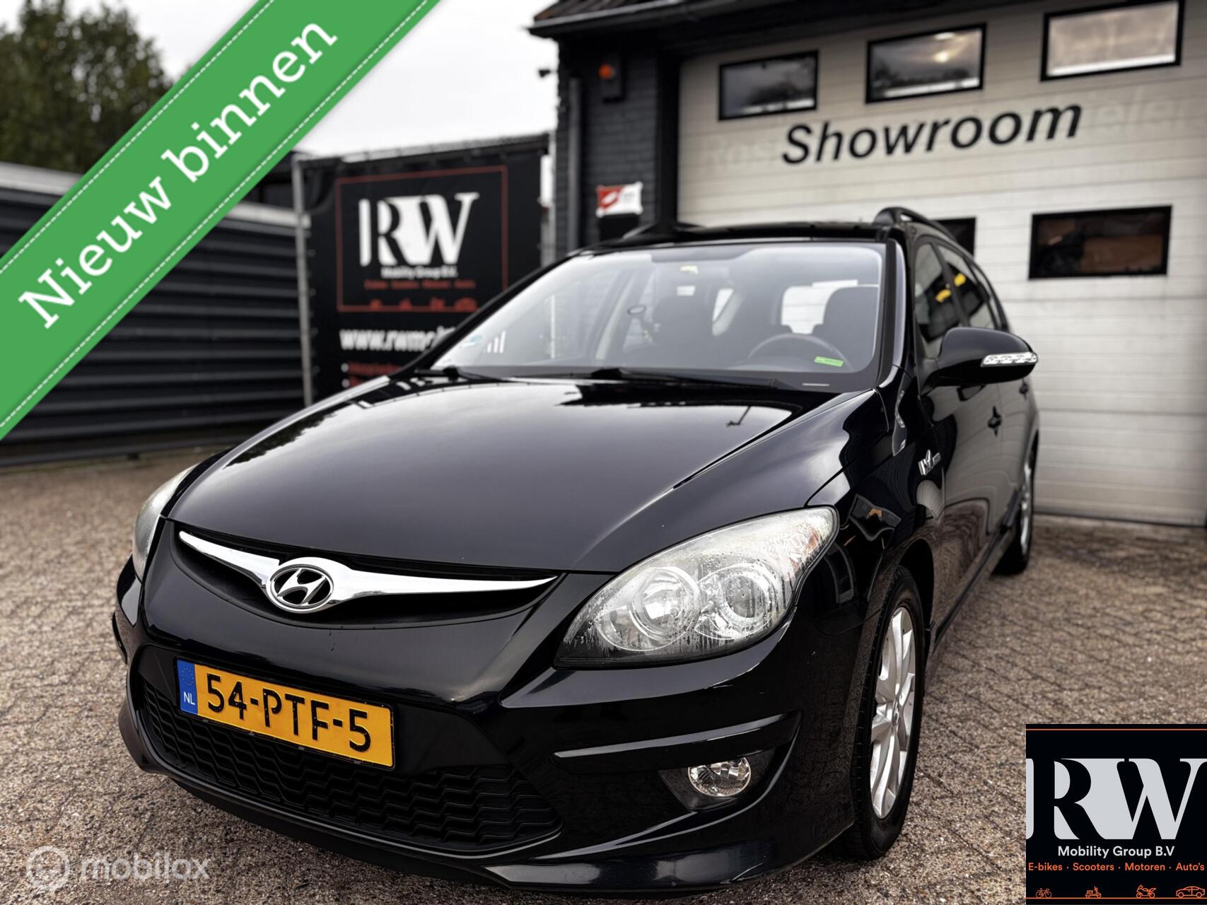 Hyundai I 30cw 1.6i i-Motion *NAP*AIRCO*TREKHAAK*PDC* 2011 - voorkant