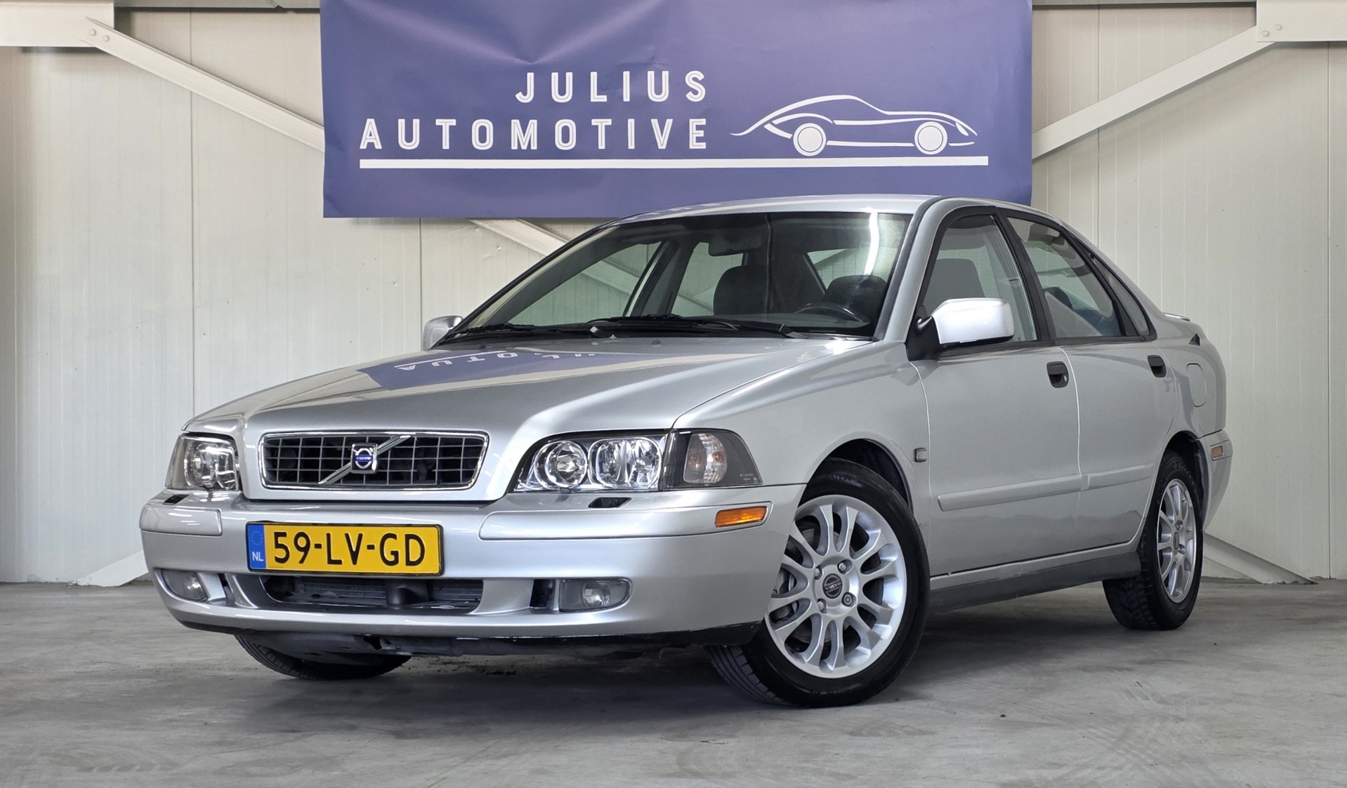 Volvo S40 2.0 Europa Nordic Leer Xenon CruiseControl DSA Netjes! 2003 - voorkant
