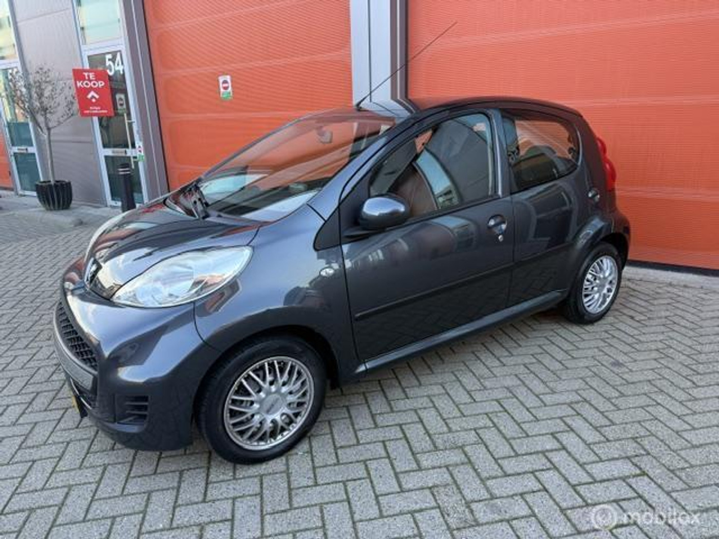 Peugeot 107 1.0-12V XS 2012 - voorkant