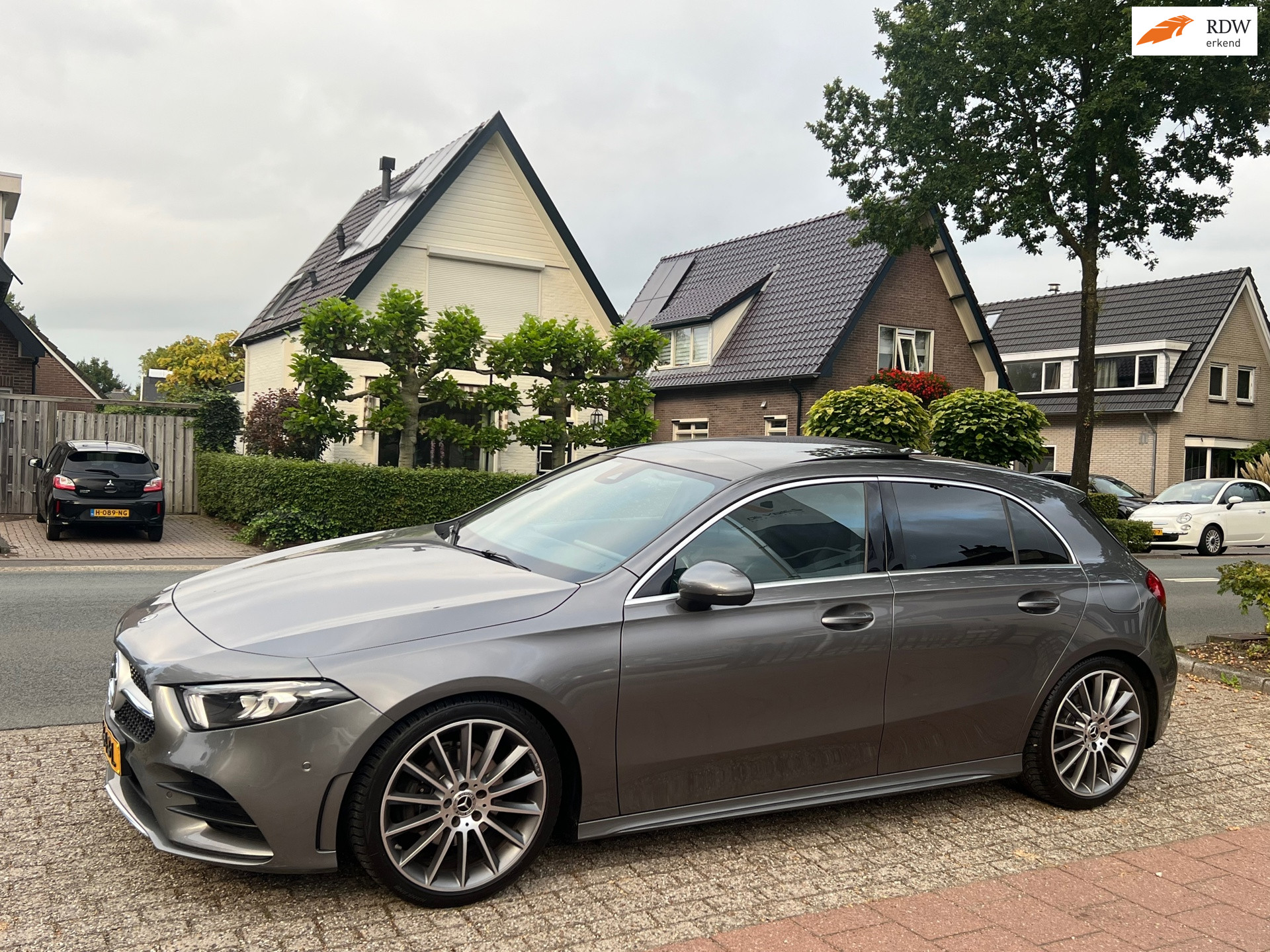 Mercedes-Benz A 200 200 Premium AMG Pakket Panoramadak ! 2018 - voorkant