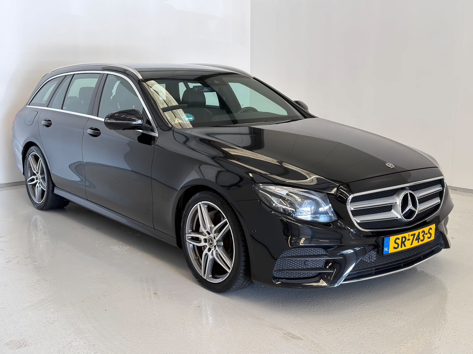 Foto van Mercedes-Benz E 220 D