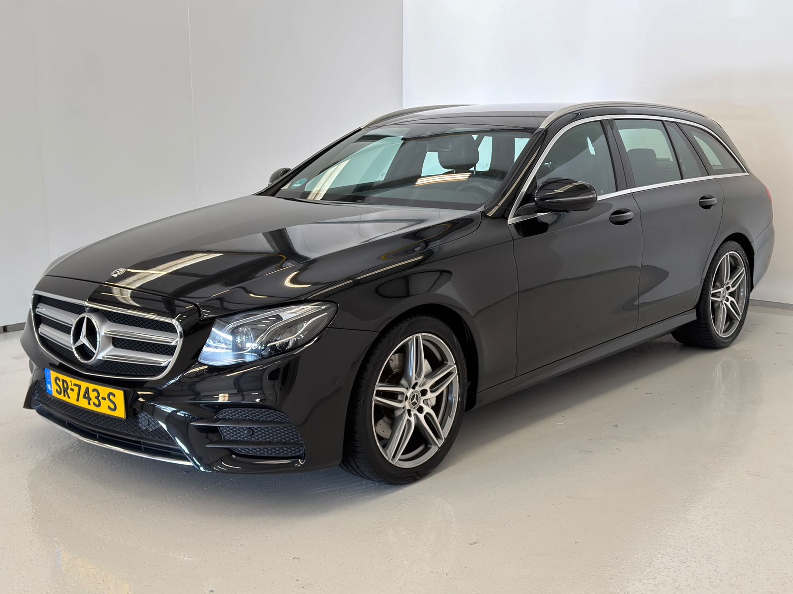 Foto van Mercedes-Benz E 220 D